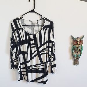 Black and white geometric scoop neck top